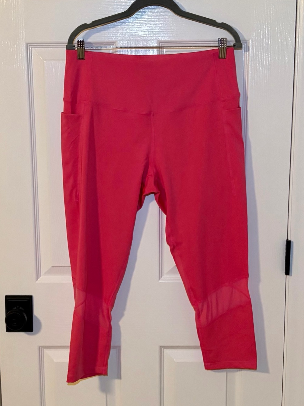 Like New Layer8 Bright Coral Pink Active Capri Performance Leggings. XL